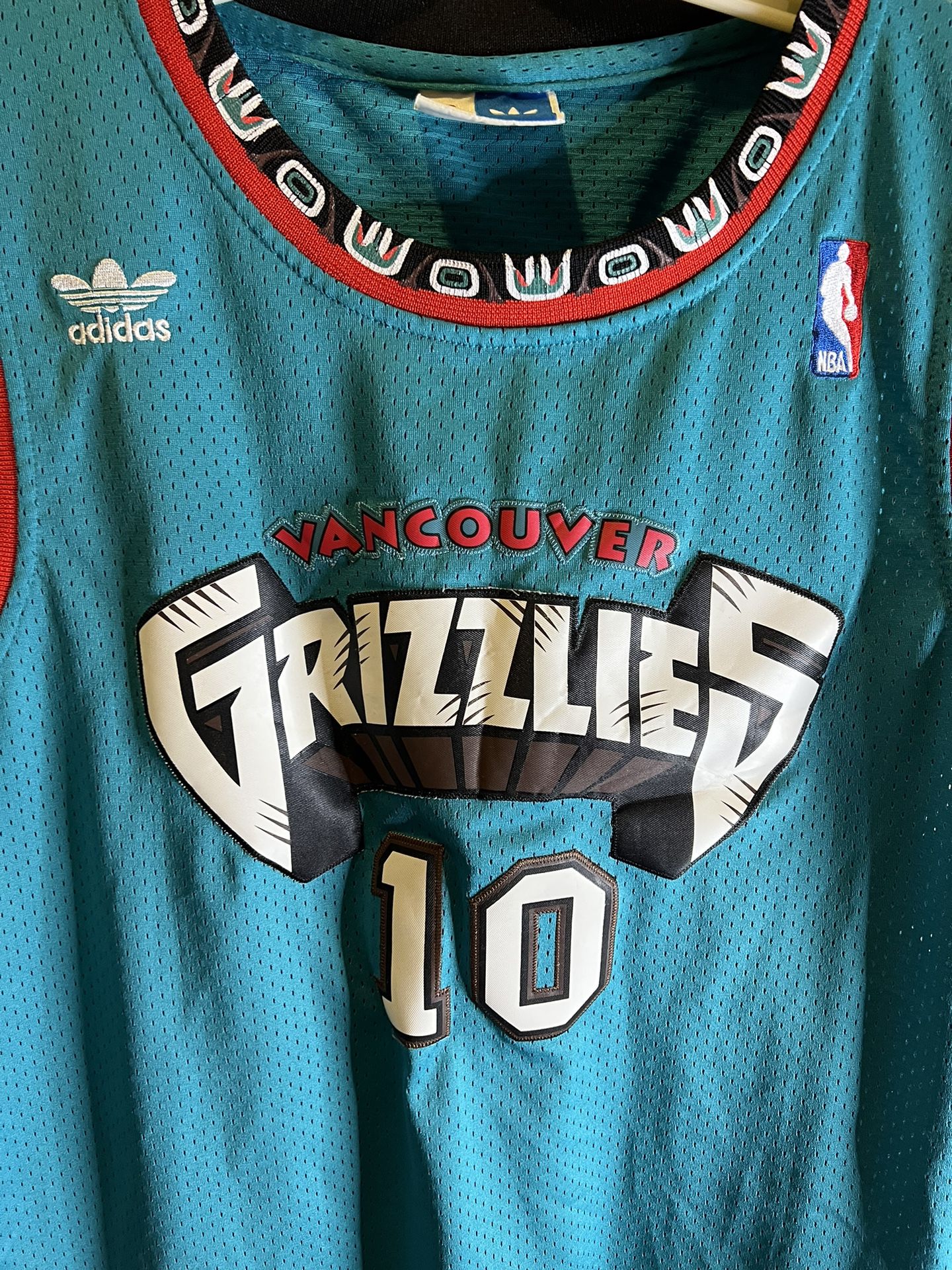 Vancouver Grizzlies Adidas Hardwood Classics Mike Bibby #10 Jersey Size XL  for Sale in Portland, OR - OfferUp