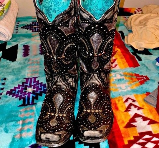 Woman's Coral Boots