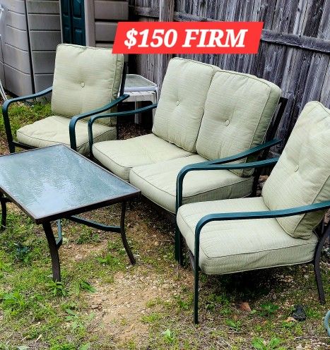 Outdoor Seating READ Description