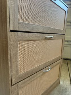Shoe cabinet