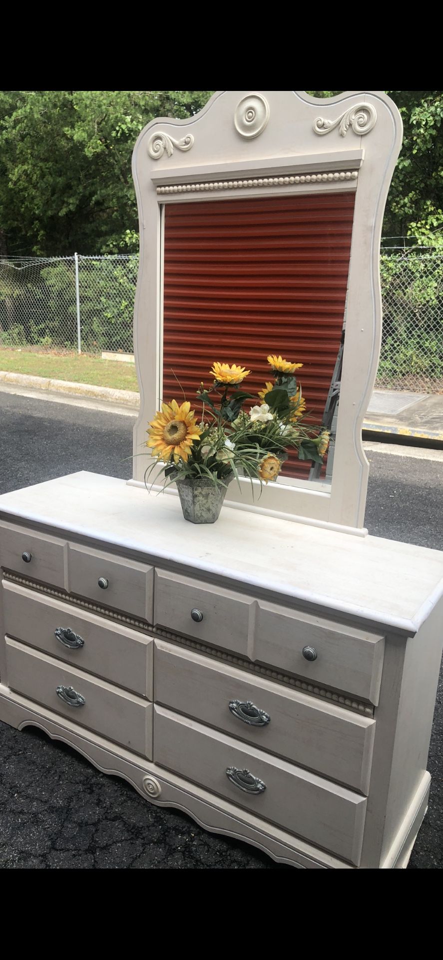Modern Dresser With Mirror. Drawers Sliding Smoothly. Delivery Available