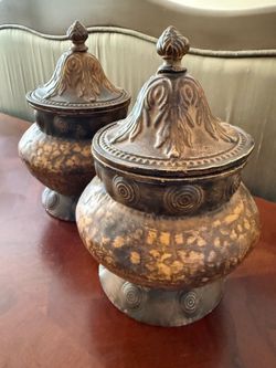 Metal bowls decor
