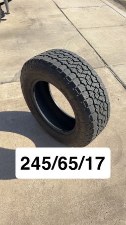 (1)245/65/17 Toyo Open Country A/T III