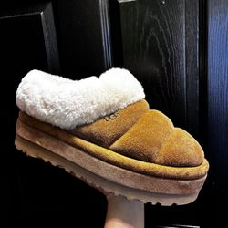 Woman's Ugg Slippers