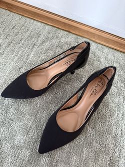 Size 6M Black Pump