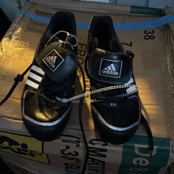 Unisex Soccer Cleats Size 6