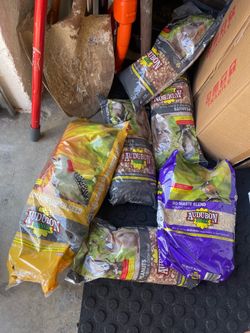 Bird food 6 bags new all for $25 Sylmar