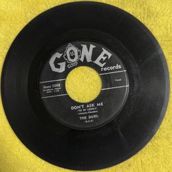 This item is a collectible vintage 45 RPM vinyl record by The Dubs, featuring the song "Darling" on the Gone Records label (catalog number 5002). 