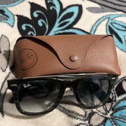 Authentic Ray-Ban Wayfarer Sunglasses w/ Original Box