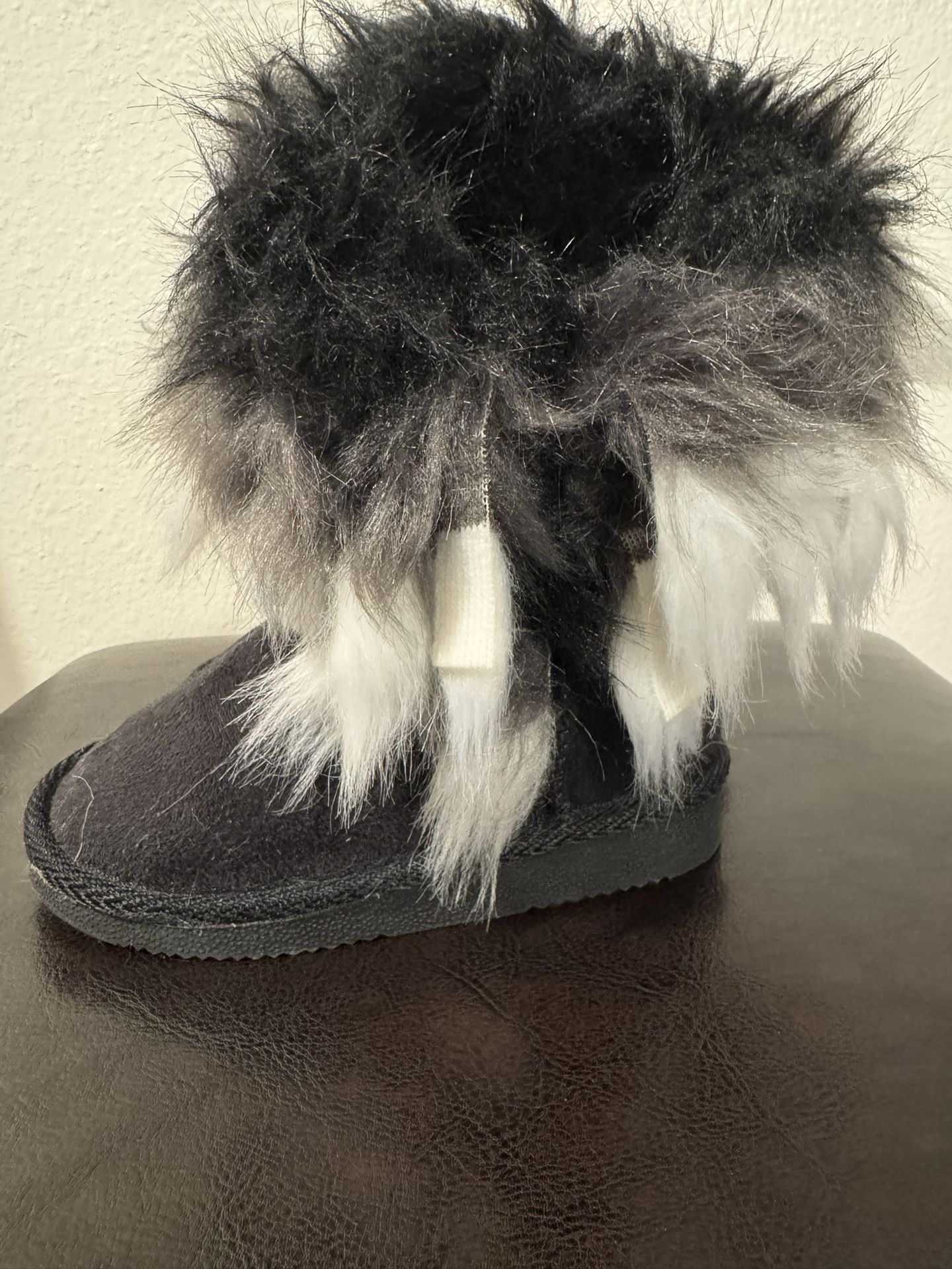 NEW never worn Toddler Black Fur Boots size 6