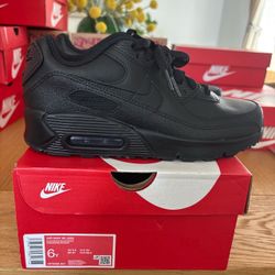 Nike Air Max 90 GS Triple Black Size 6Y Fits Women’s 7.5