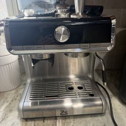 20 BAR Semi-Automatic Espresso Machine with Built-in Grinder Milk Steamer.