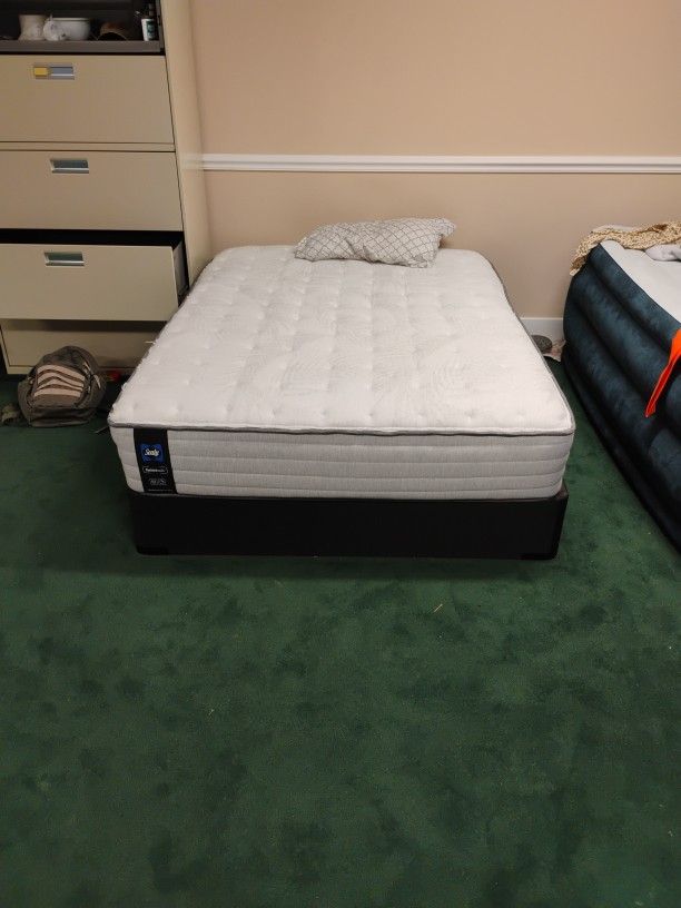 Sealy Posturepedic Full Size Mattress. 