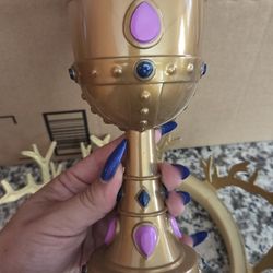 12 Party Plastic Goblets/Crown