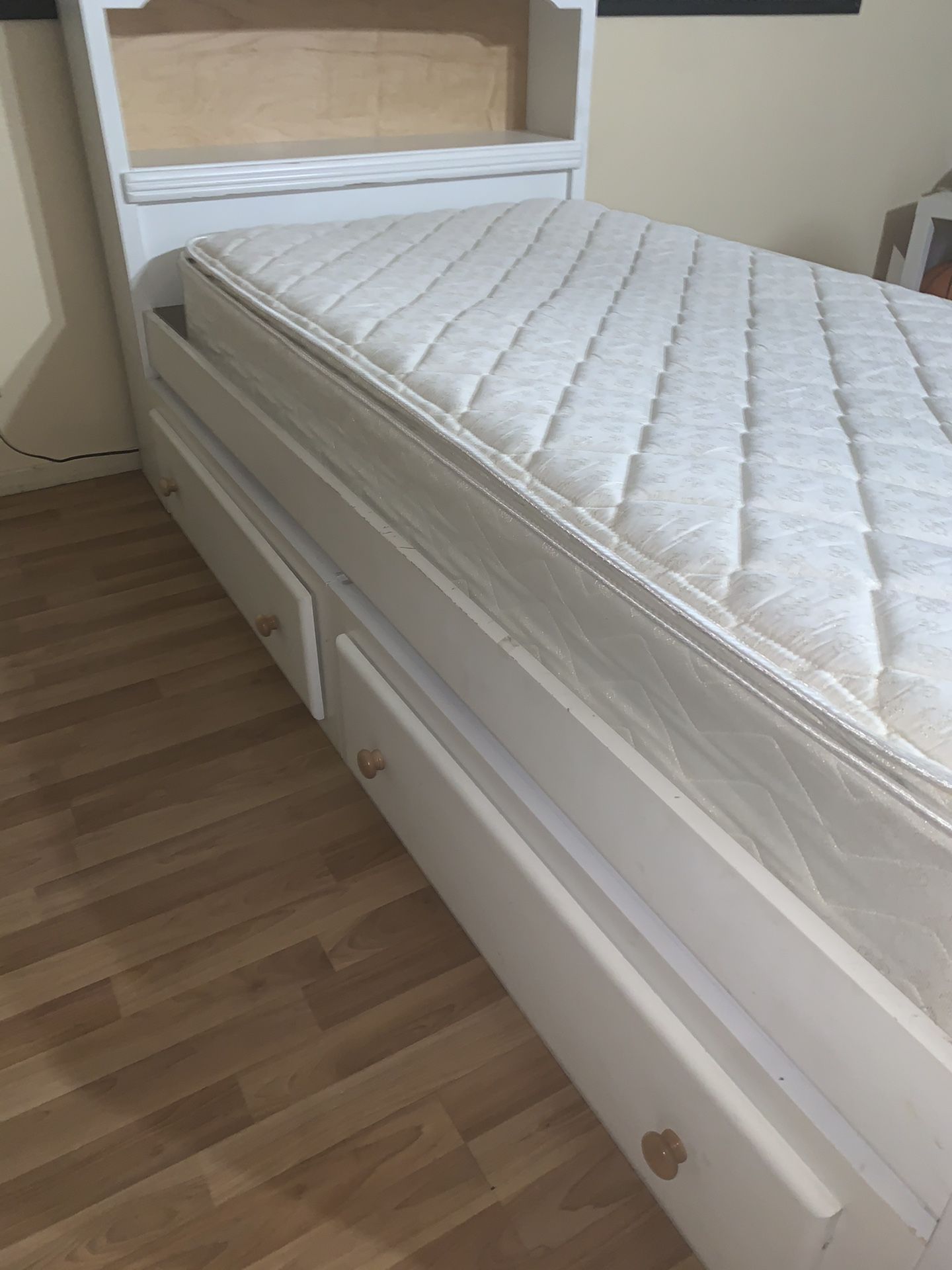 Beautiful twin size bed