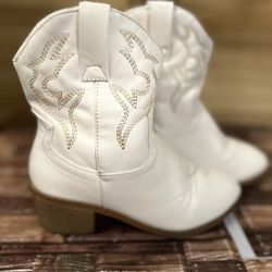 Girls White Ankle Length Cowgirl Boots