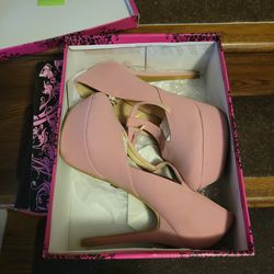 Pink Pumps/heels