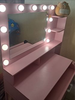 Vanity table