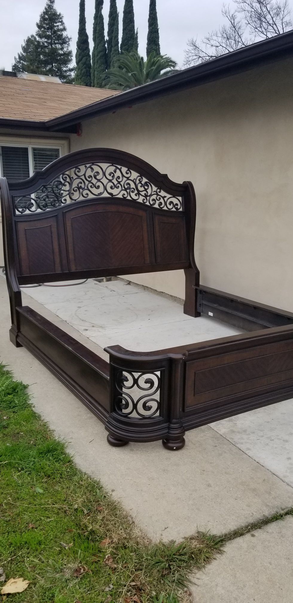 Cal-KING Size BEDROOM Bed Frame - BEAUTIFUL DESIGN < FREE DELIVERY >