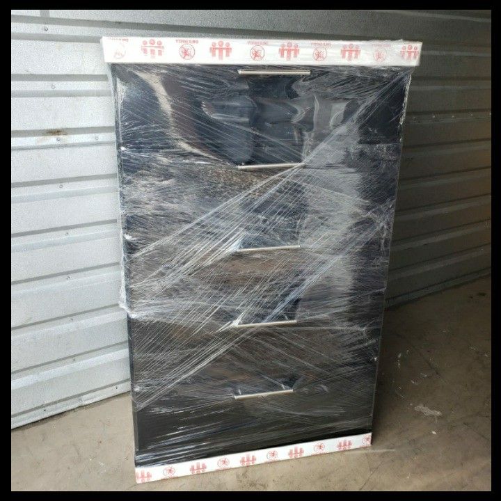 NEW 5 DRAWER CHEST 😊 Available in BLACK, WHITE, GREY or CHARCOAL color ask for price