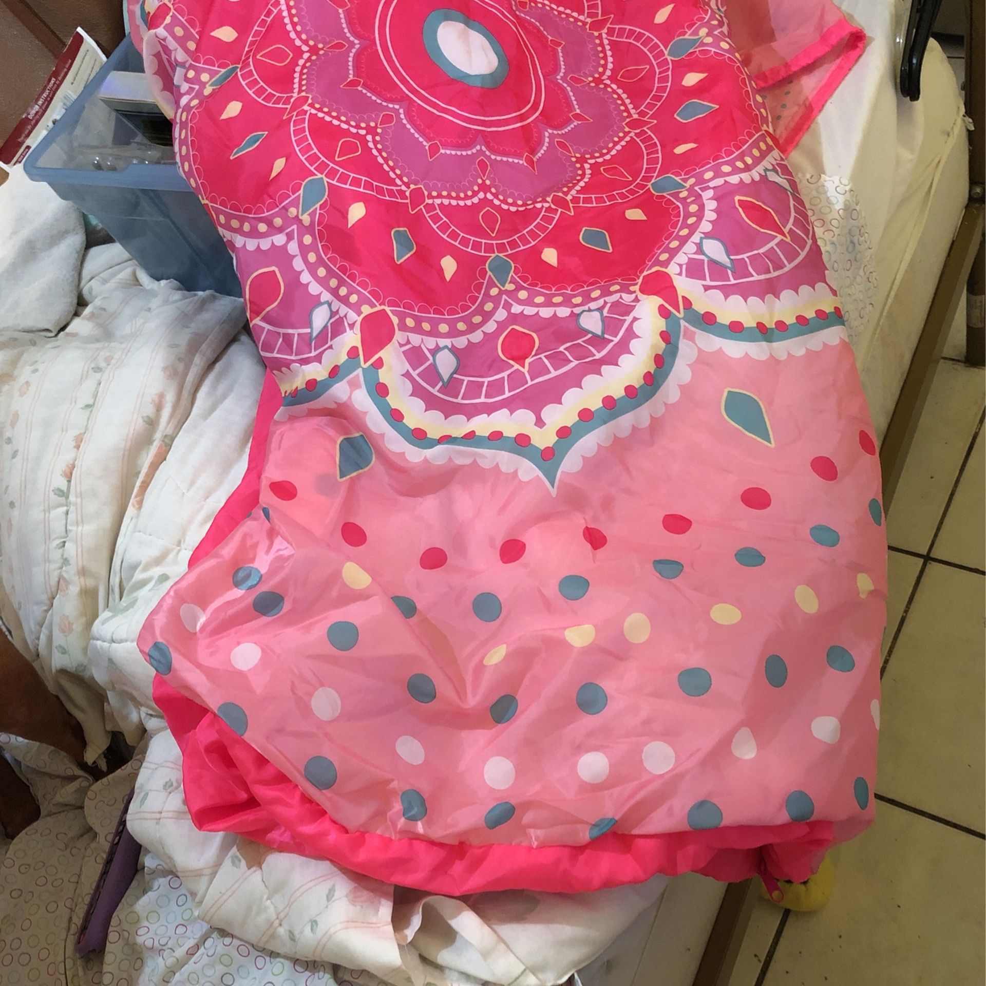 Zippered sleeping bag