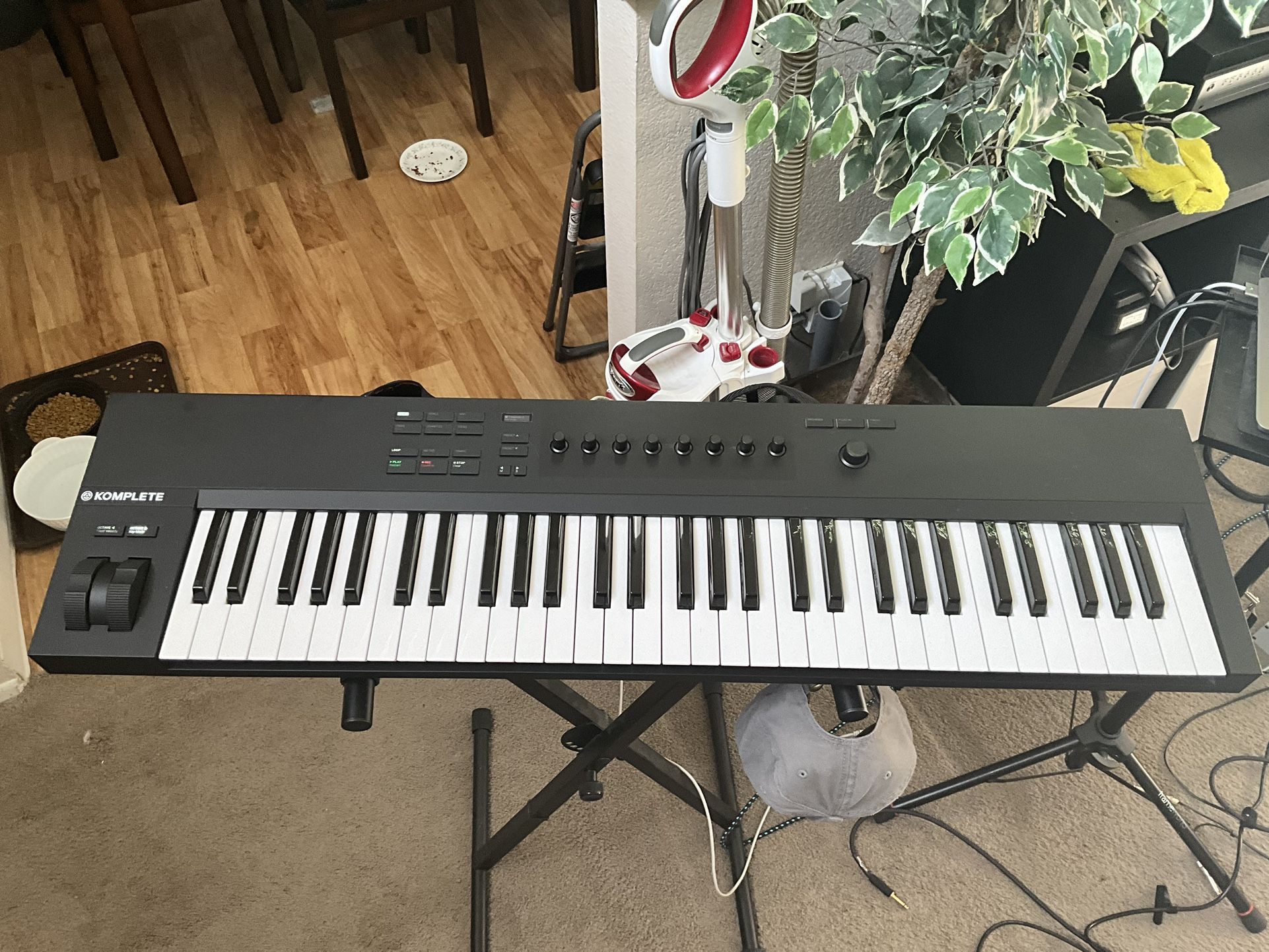 Native Instruments Komplete Kontrol A61 MIDI Keyboard Controller