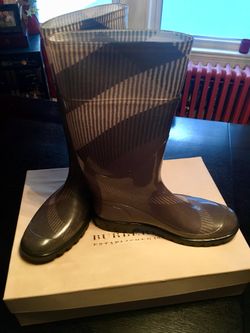 Beautiful!!! Size 11 Jimmy CHOO , Burberry