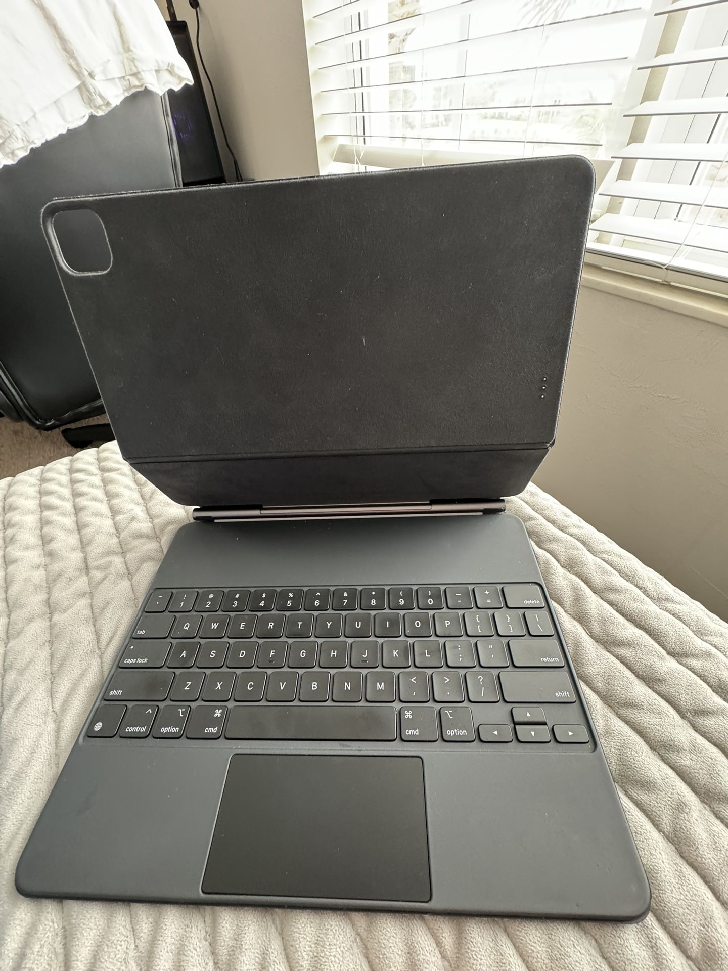 2022 iPad Pro 13’ Inch Magic Keyboard & Apple Pencil (iPad Not Included)