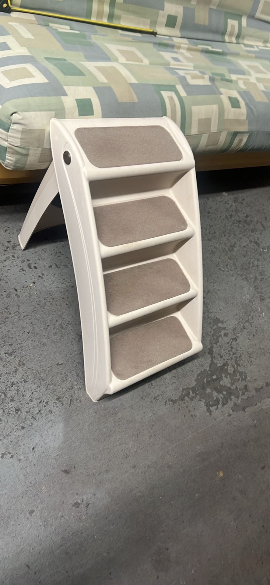 31”Lx15”wx30”h Folding Plastic Dog Step