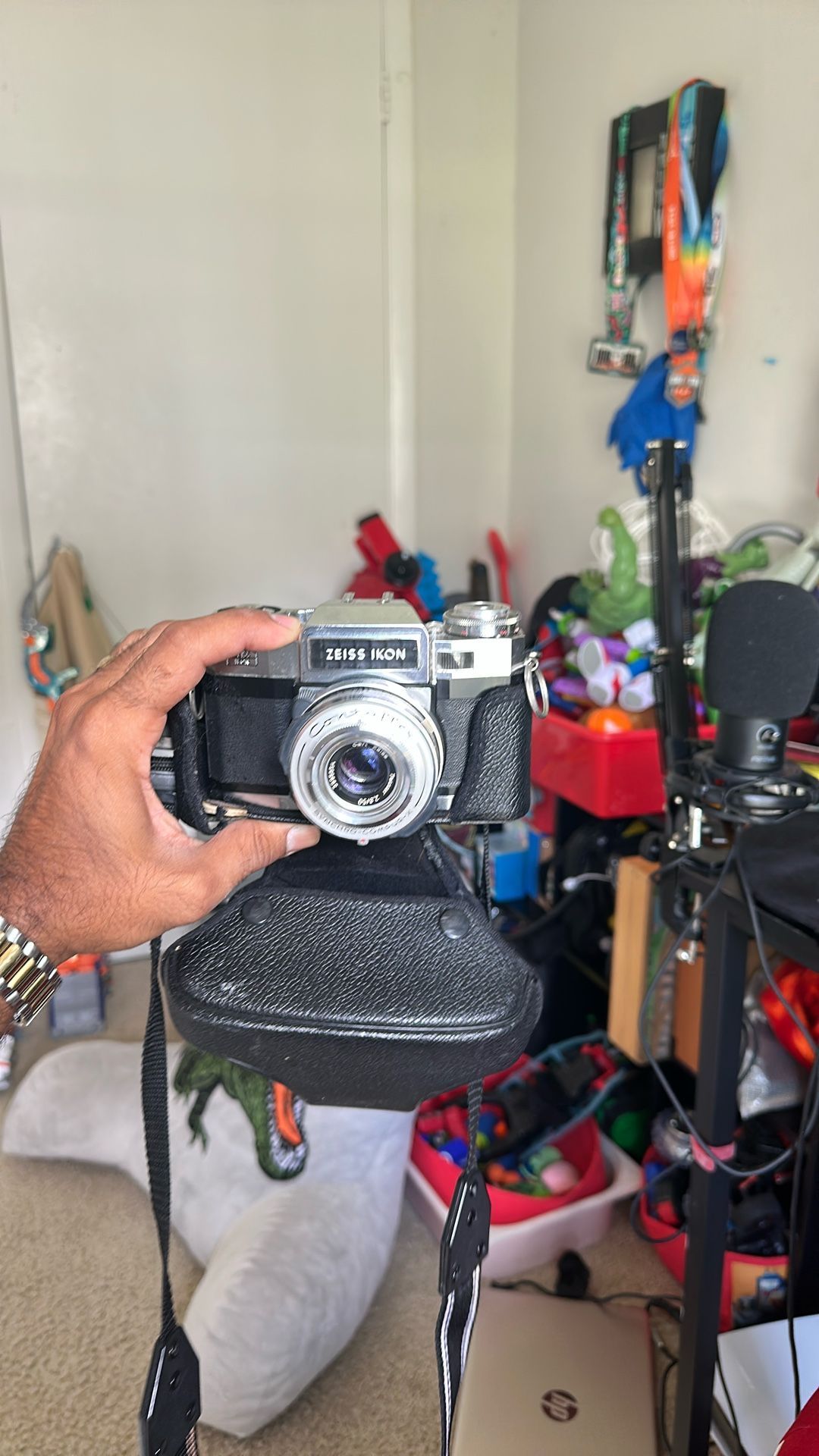 Vintage Zeiss Ikon Contaflex 35mm Film Camera – Carl Zeiss Tessar 50mm f/2.8 Lens And Carring Case 