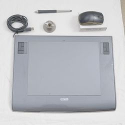Wacom Intuos3 Graphics Tablet - PTZ-930, used with mouse and pen