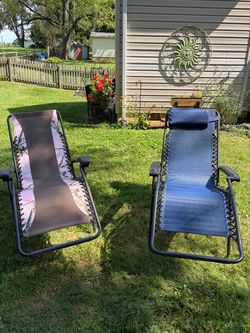 2 Zero Gravity Chairs