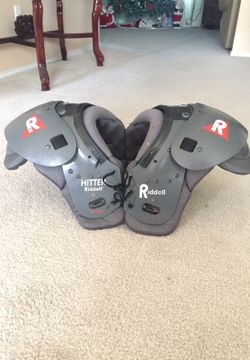 Riddell Hitter Shoulder pads