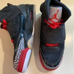 Men's Jordan's Sz.7 Or Sz.8.5 In Women's 