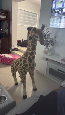 Large Standing Giraffe 4-1/2 ft