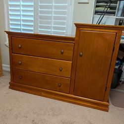 Kids Dresser and Changing Table With Drawers 