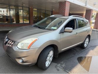 2012 Nissan rogue Sl Awd 160k miles runs good needs front shocks