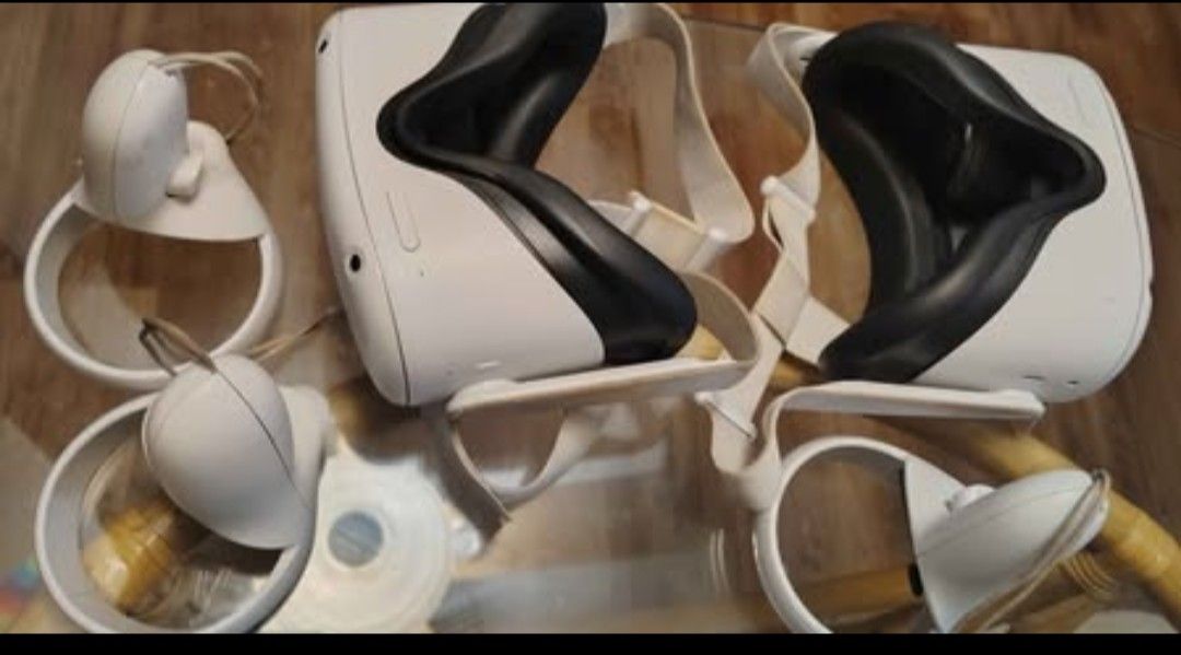 Two Meta Quest Oculus 2 Headsets w/ Controllers