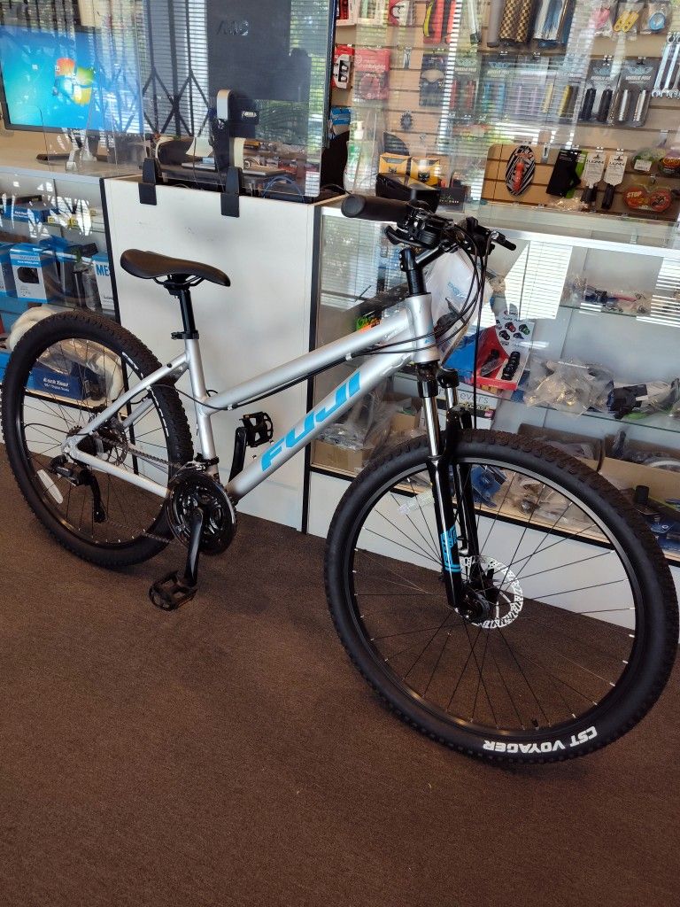 hot new 2024 17 fuji adventure st step thru matte silver 21