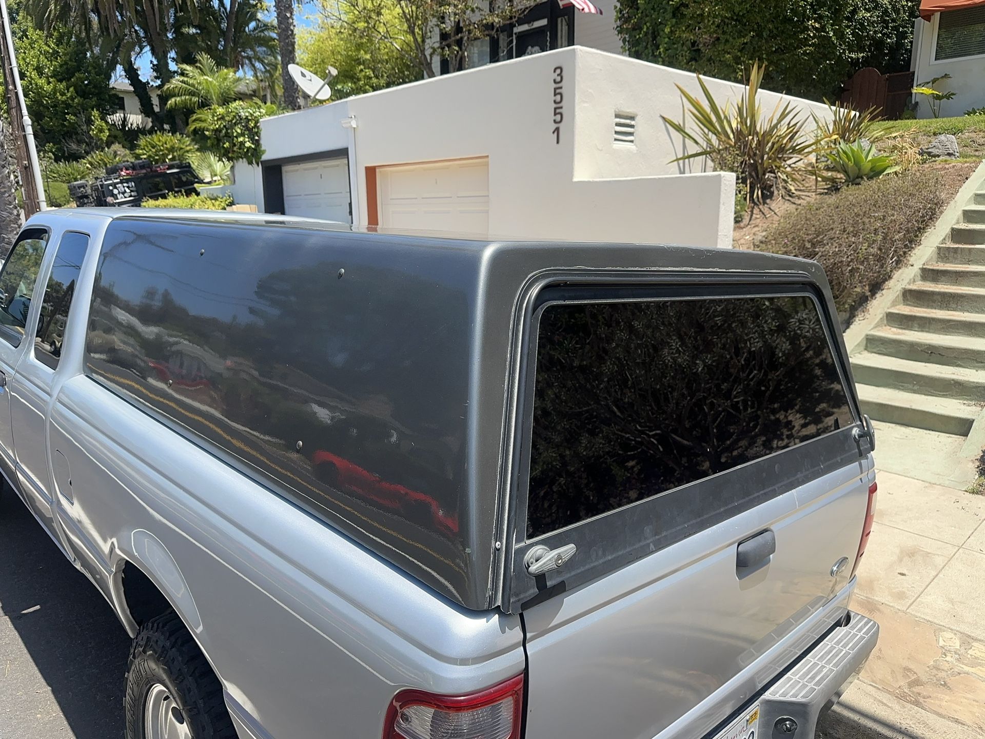 Camper shell. 6ft