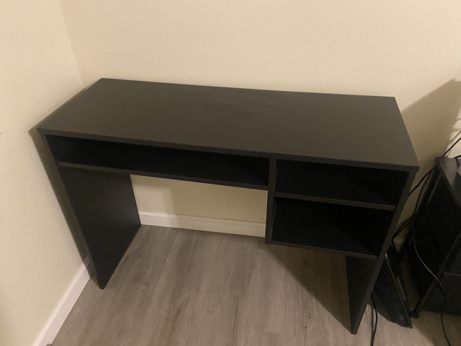 Black Desk