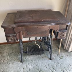 Antique Classic Vintage Sewing Machine And Cabinet 