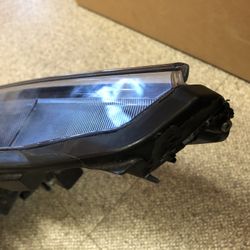 2021 Acura RDX Headlight LED right Passenger Headlight W/o Cornering (1 Tab Missing)