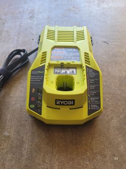 ROYBI ONE+ 18V Dual Chemistry IntelliPort Charger
