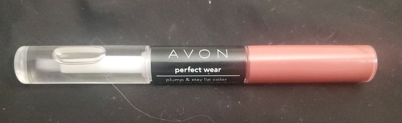 AVON PERFECT WEAR PLUMP & STAY LIPCOLOR