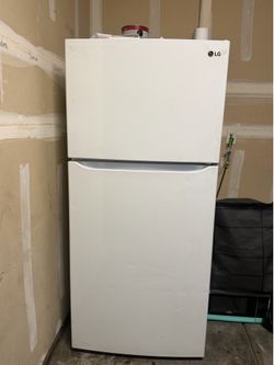 LG White Top-Freezer Refrigerator