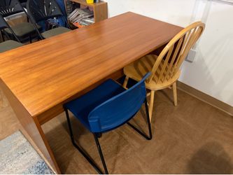 TWO FREE DESKS!