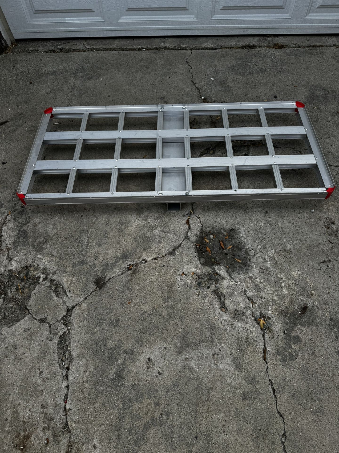 Aluminum Hitch Cargo Carrier. (i do t have 4” bar)
