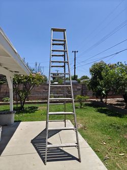 10 Foot Wooden Ladder, 2 sided