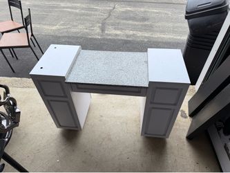 Nail station